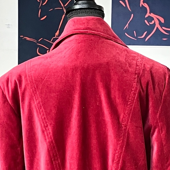 Burgundy velvet full length trenchcoat - Picture 10 of 13